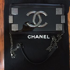 Chanel crossbody purse